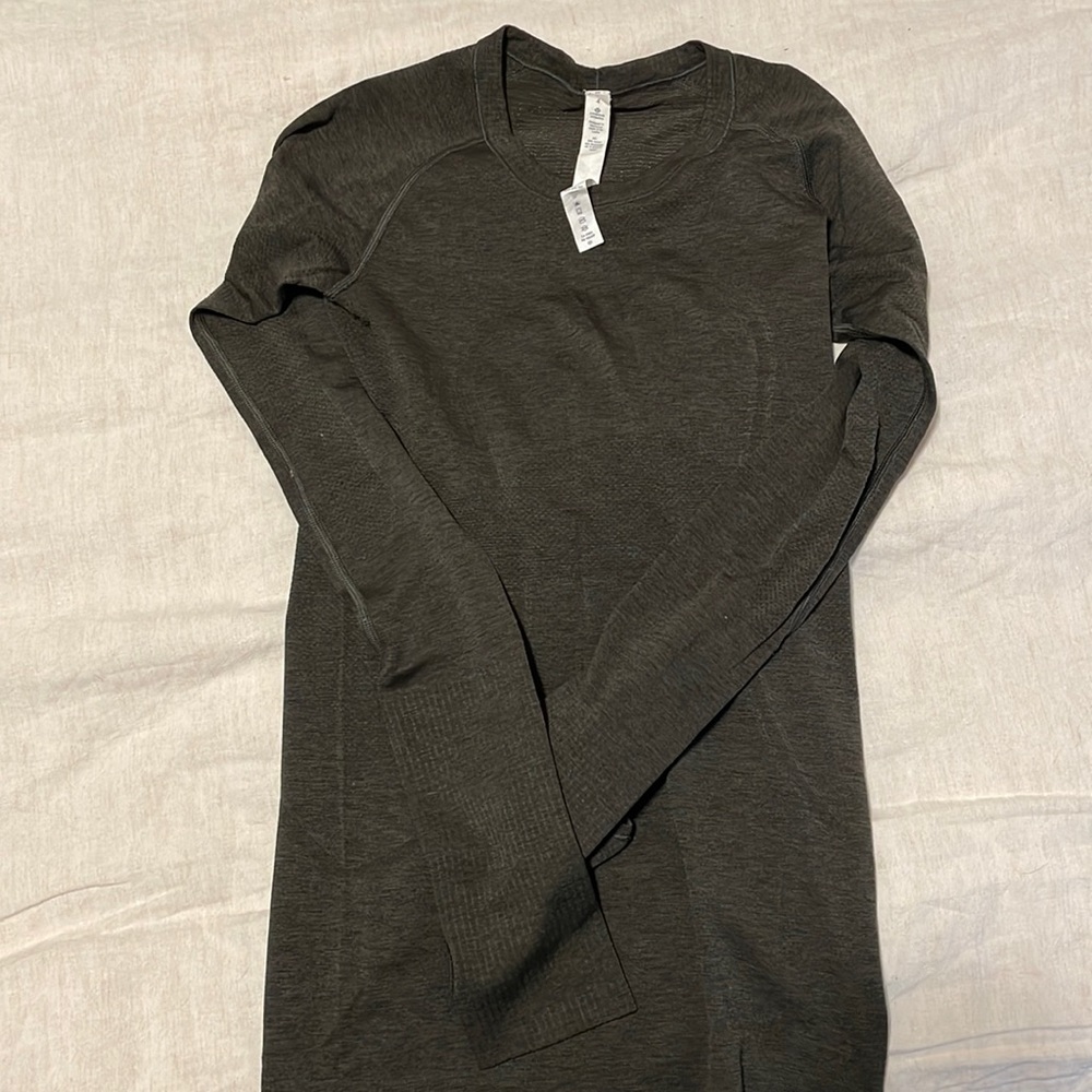 COPY - Lululemon long sleeve. Olive green. Sweat tech